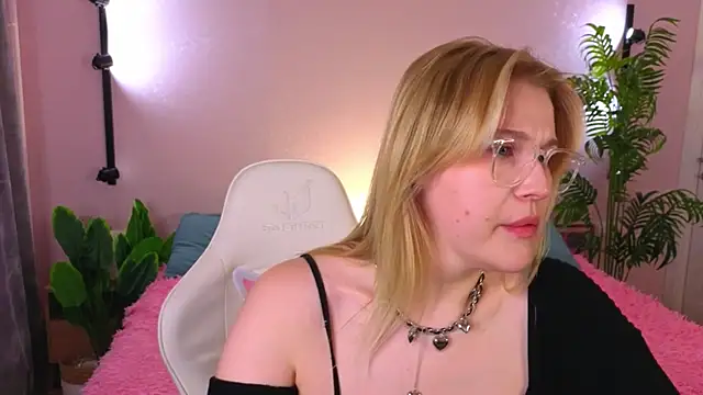 Colleen Blake online show from 04/19/26, 04:52