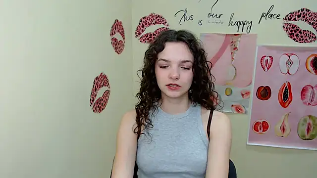  SusieSu  online show from 03/10/25, 07:11