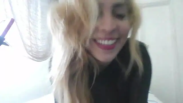 Snapshot of Gabrielleof chatting on 03/11/25, 05:02 Gabrielleof online show from 03/11/25, 05:02
