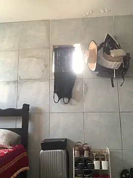 Gabrielleof online show from 10/31/25, 01:08