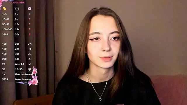 Snapshot of EvaBradley chatting on 10/16/25, 06:49 EvaBradley online show from 10/16/25, 06:49