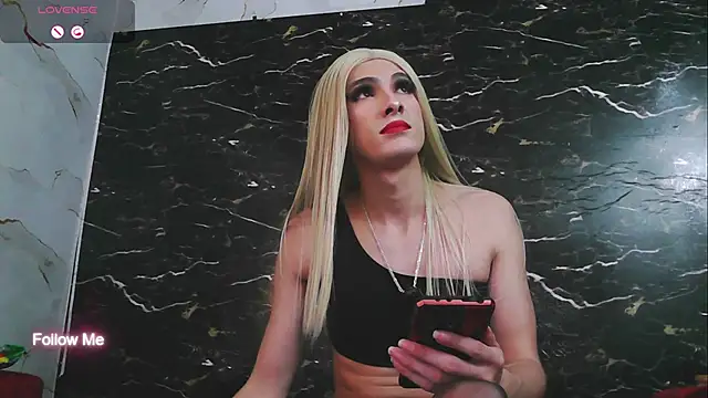 crislingery dolli online show from 10/25/25, 01:23