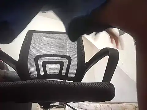 eomaisnovo0 online show from 12/24/24, 11:17