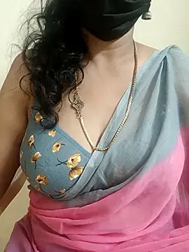 Snapshot of akshara_22 chatting on 11/17/25, 04:22 akshara 22 online show from 11/17/25, 04:22