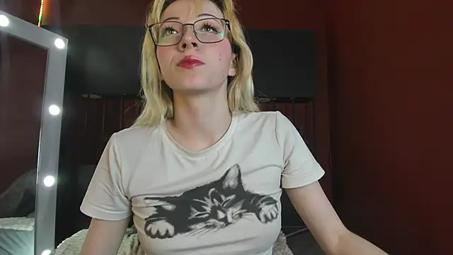 Cloe five online show from 12/22/25, 08:42