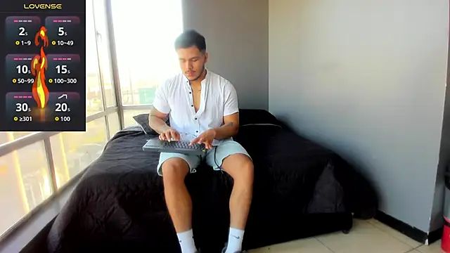 Snapshot of jeisonstark chatting on 11/22/25, 12:04 jeisonstark online show from 11/22/25, 12:04