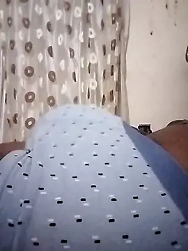 hugecrksam online show from 02/05/26, 07:10