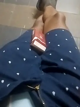 hugecrksam online show from 12/21/25, 12:13