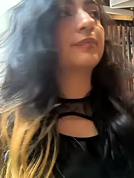Snapshot of Lila_Desiree chatting on 01/28/25, 07:00 Lila Desiree online show from 01/28/25, 07:00