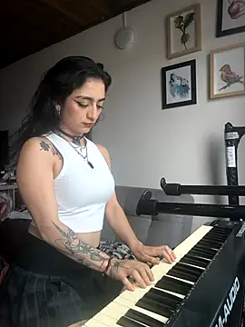 Lila Desiree online show from 11/23/25, 04:28