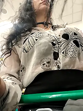 Lila Desiree online show from 04/06/26, 12:50