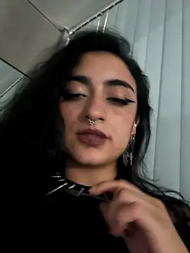 Lila Desiree online show from 12/15/25, 05:30