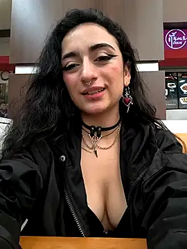 Snapshot of Lila_Desiree chatting on 09/27/25, 04:46 Lila Desiree online show from 09/27/25, 04:46