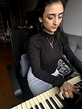 Lila Desiree online show from 11/13/25, 04:00