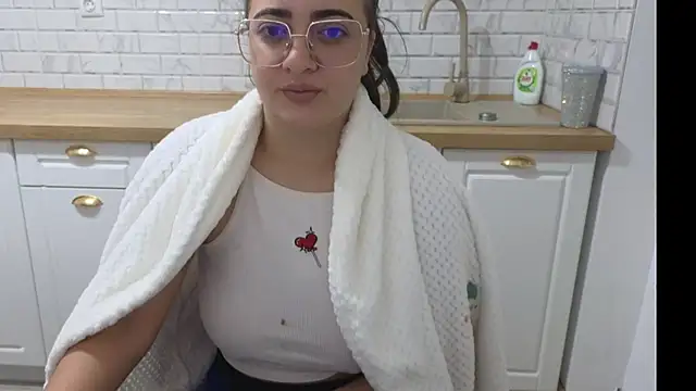 Snapshot of Boom_Lora chatting on 10/04/25, 04:14 Boom Lora online show from 10/04/25, 04:14