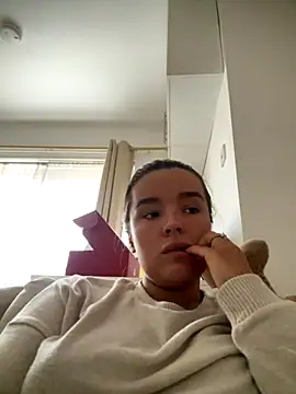 maisiesmithx online show from 10/08/25, 11:01