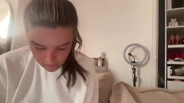 maisiesmithx online show from 09/24/25, 10:22