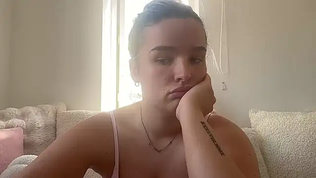 Snapshot of maisiesmithx chatting on 07/12/26, 04:52 maisiesmithx online show from 07/12/26, 04:52