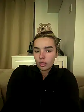 maisiesmithx online show from 10/26/25, 10:32