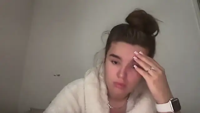 maisiesmithx online show from 10/31/25, 11:29