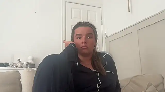 maisiesmithx online show from 09/29/25, 11:38