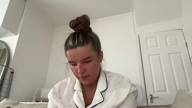 maisiesmithx online show from 09/18/25, 09:01