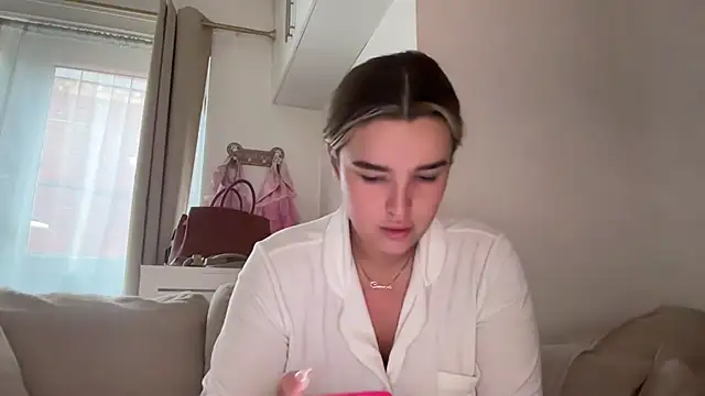 maisiesmithx online show from 10/29/25, 03:33