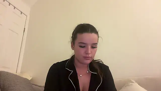 maisiesmithx online show from 02/02/25, 10:06