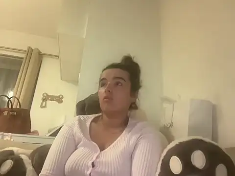 maisiesmithx online show from 10/19/25, 10:01