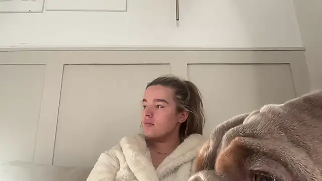 maisiesmithx online show from 11/17/25, 10:19