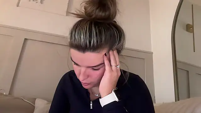 maisiesmithx online show from 11/21/25, 07:35