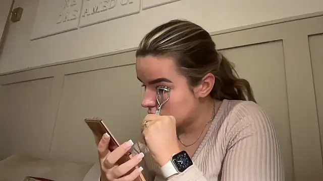 maisiesmithx online show from 11/07/25, 11:04