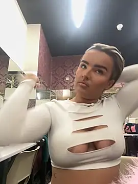 maisiesmithx online show from 10/19/25, 01:52