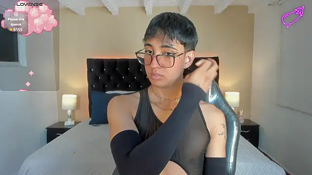 Snapshot of Dark_hairy_ chatting on 03/07/25, 02:01 Dark hairy online show from 03/07/25, 02:01