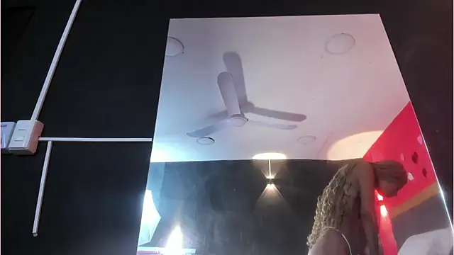 YayaHilton online show from 05/22/26, 04:32