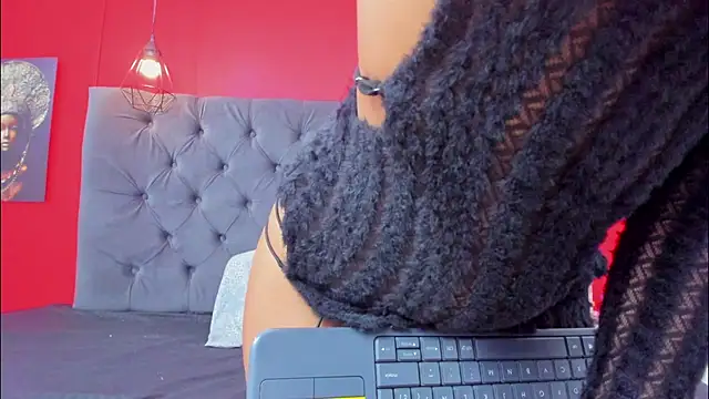 Snapshot of YayaHilton chatting on 03/12/25, 08:19 YayaHilton online show from 03/12/25, 08:19