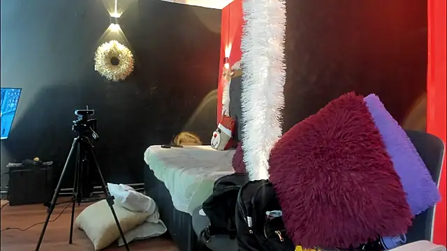 YayaHilton online show from 11/22/25, 04:22