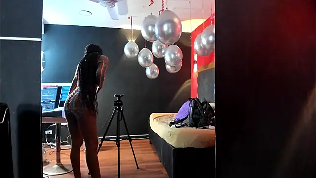 YayaHilton online show from 01/08/26, 04:18