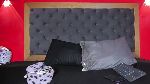 YayaHilton online show from 04/09/26, 05:31