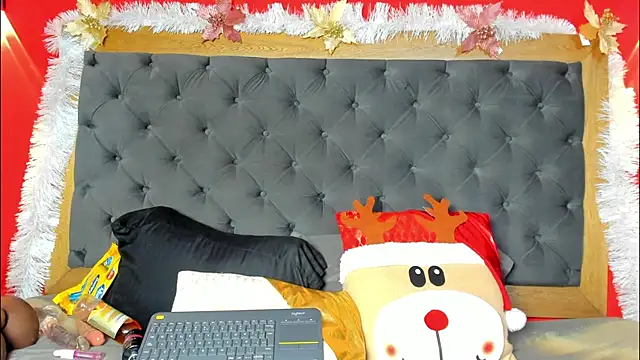 YayaHilton online show from 12/16/25, 05:11