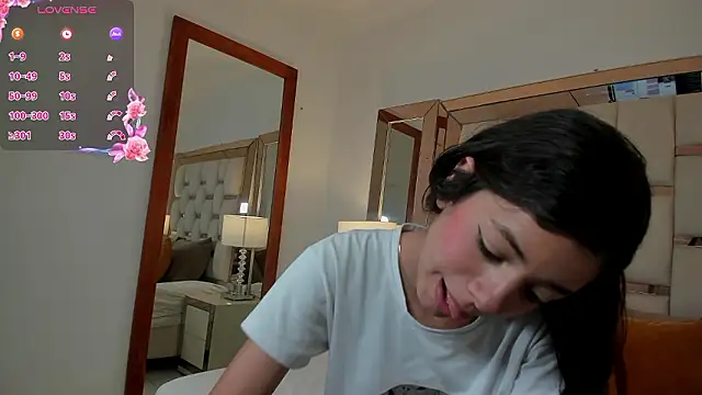 coraltaylor online show from 12/06/24, 01:57