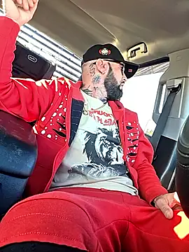 Snapshot of Beardedtattood chatting on 10/09/25, 01:11 Beardedtattood online show from 10/09/25, 01:11