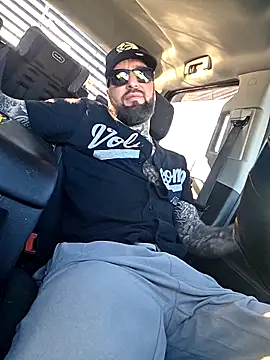 Beardedtattood online show from 10/28/25, 01:54