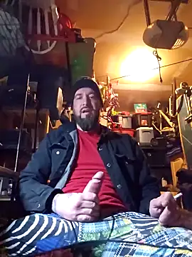 Snapshot of Beardedtattood chatting on 02/27/25, 11:50 Beardedtattood online show from 02/27/25, 11:50