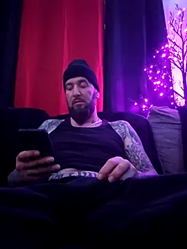 Snapshot of Beardedtattood chatting on 03/11/25, 12:44 Beardedtattood online show from 03/11/25, 12:44