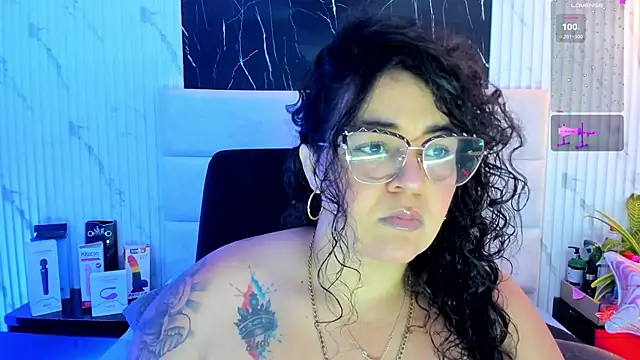 Snapshot of Reginavegaa chatting on 10/27/25, 11:33 Reginavegaa online show from 10/27/25, 11:33