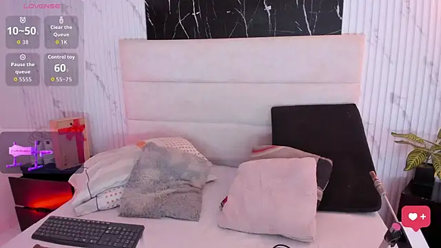 Reginavegaa online show from 02/24/26, 11:44