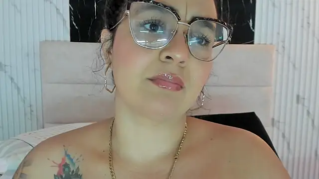 Reginavegaa online show from 04/14/26, 11:37