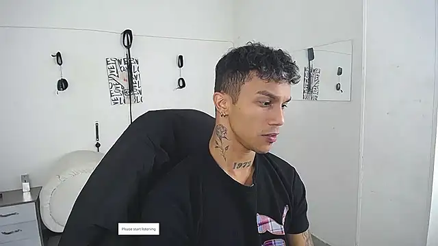 Snapshot of Leonard_Price chatting on 02/10/26, 01:32 Leonard Price online show from 02/10/26, 01:32