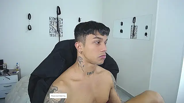 Snapshot of Leonard_Price chatting on 03/16/26, 01:13 Leonard Price online show from 03/16/26, 01:13